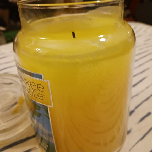 YANKEE CANDLE 22oz (Sicilian Lemon) - Picture 3 of 7